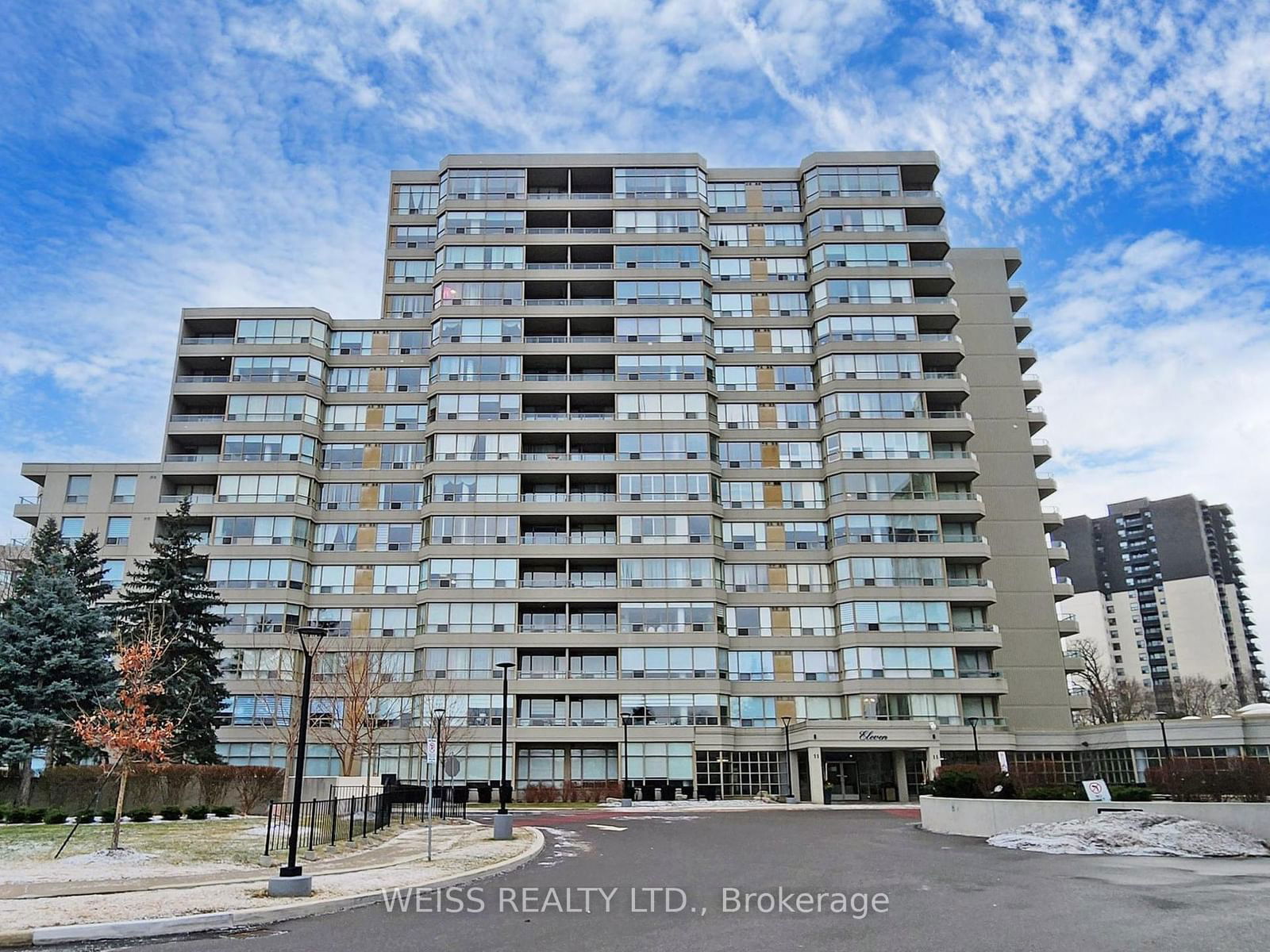 Condo for sale at 401-11 Townsgate Drive, Vaughan, Crestwood-Springfarm-Yorkhill, L4J 8G4 - MLS: N11964781