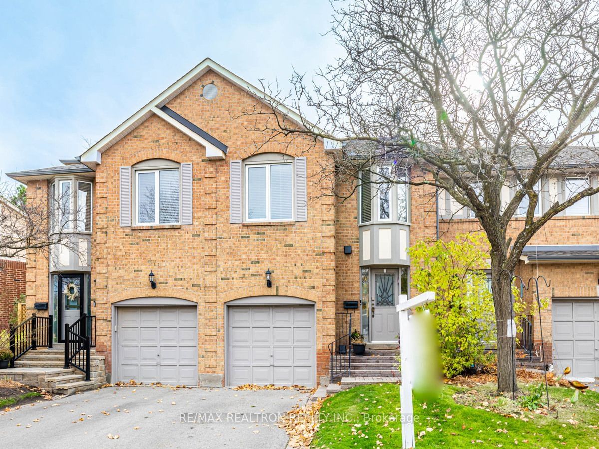 Townhouse sold at 39 Glen Crescent, Vaughan, Uplands, L4J 4X4 - MLS: N11964988