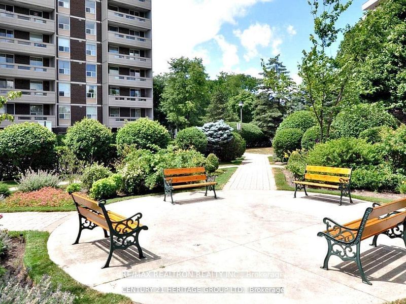 Condo for sale at 206-60 Inverlochy Boulevard, Markham, Royal Orchard, L3T 4T7 - MLS: N11965140