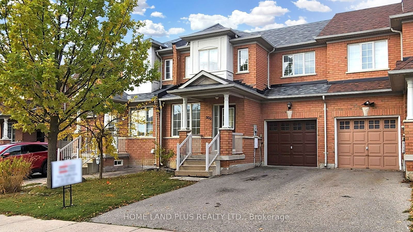 Townhouse for lease at 300 Flagstone Way, Newmarket, Woodland Hill, L3X 2R8 - MLS: N11965382