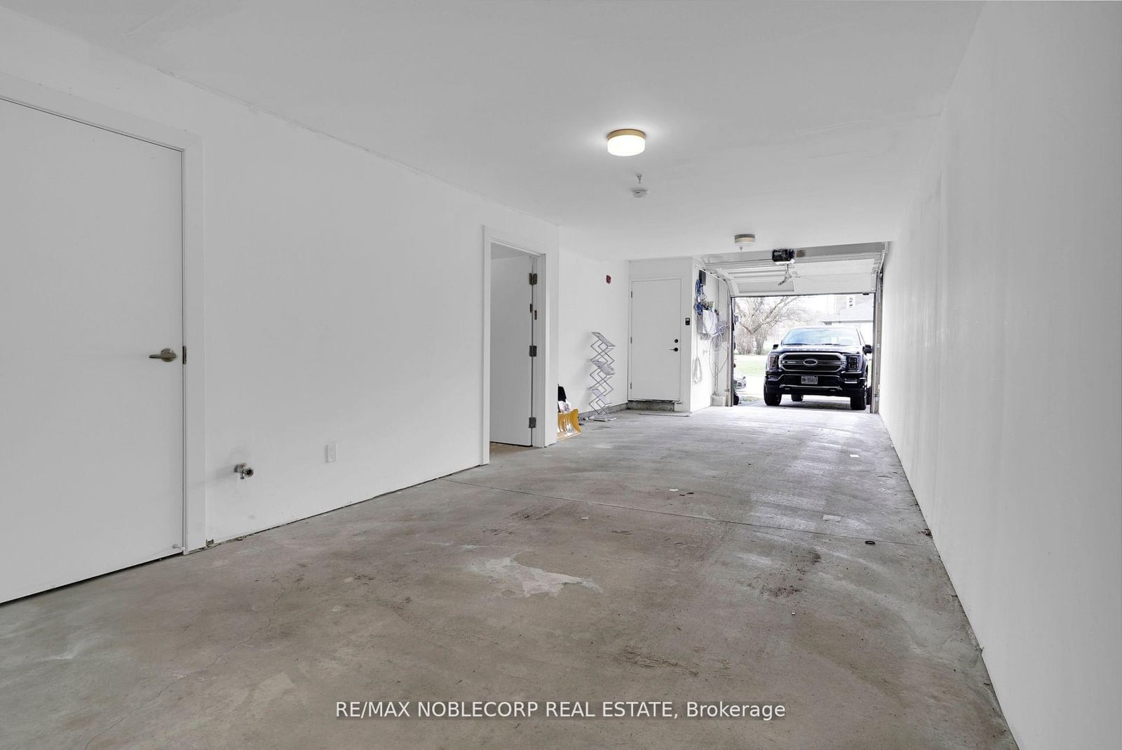 1 Hartman Avenue N, Unit 1 - Photo 41