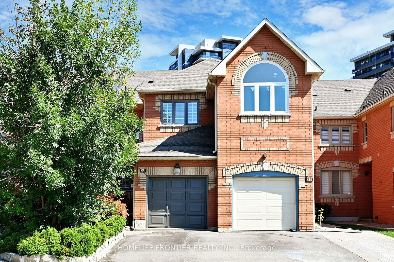 Townhouse sold at 25 Karl Court, Vaughan, Beverley Glen, L4J 8H7 - MLS: N11965400