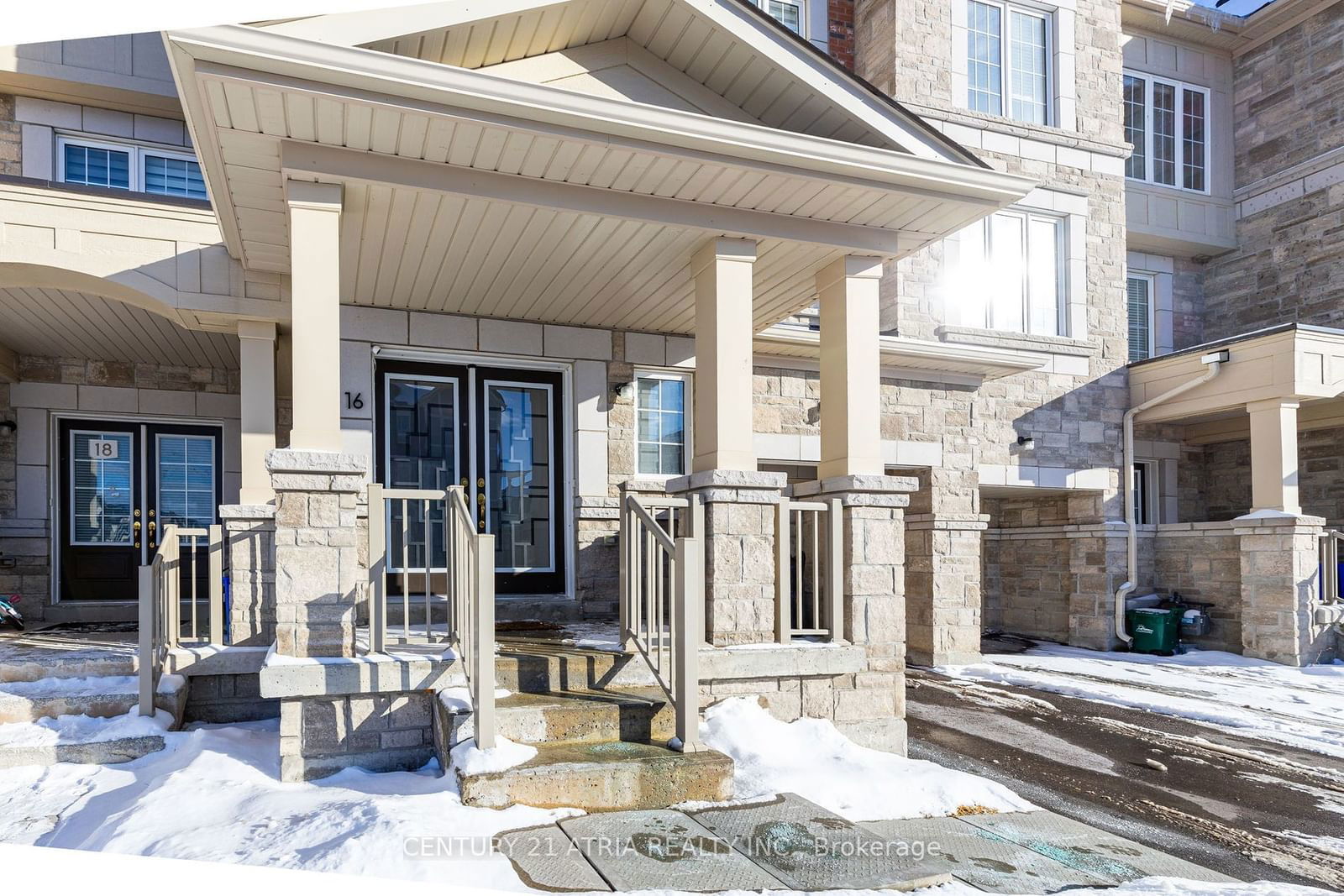 Townhouse for sale at 16 Hartney Drive, Richmond Hill, Rural Richmond Hill, L4S 0J8 - MLS: N11965545