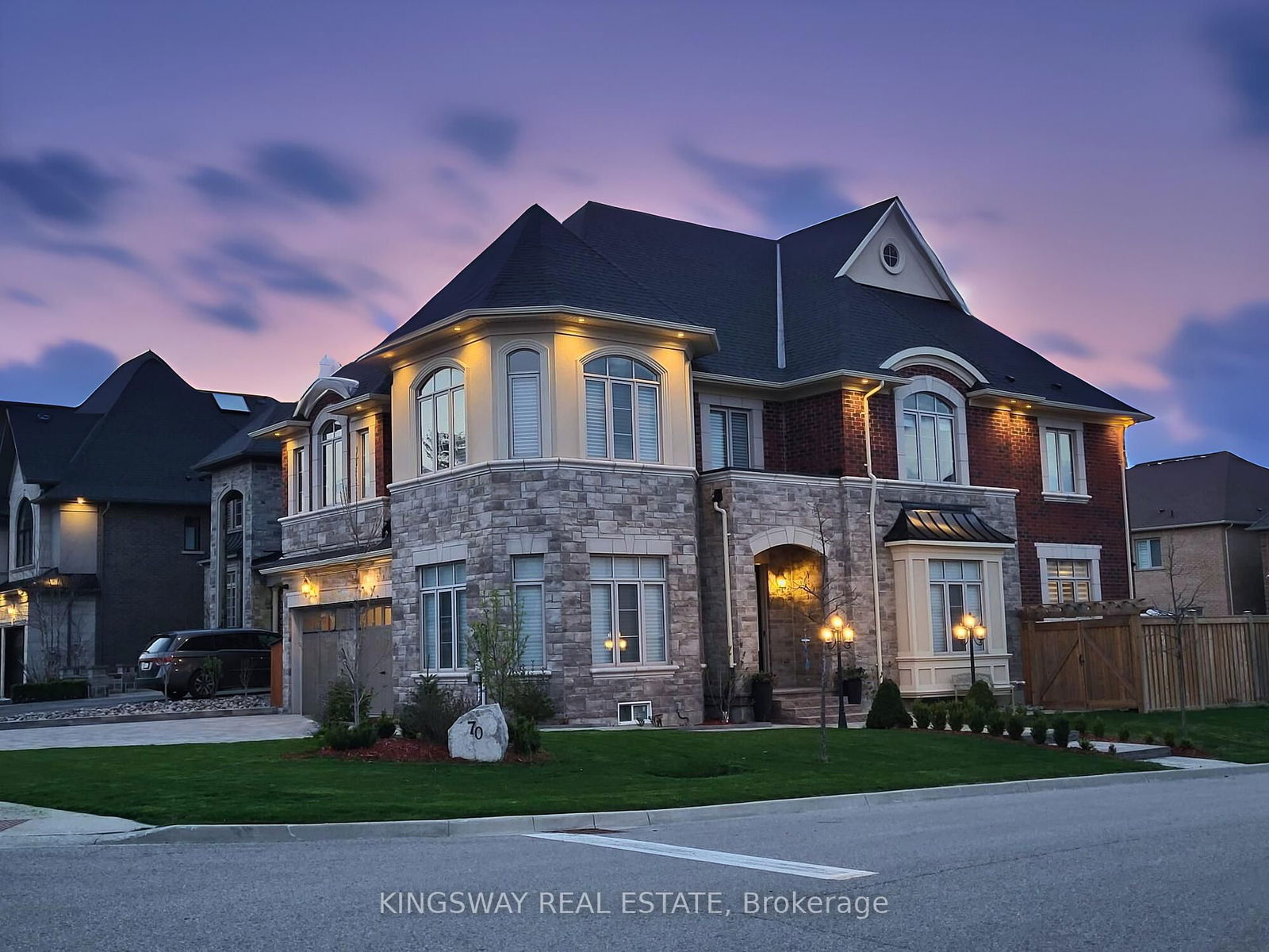Detached House for sale at 70 Bond Crescent, Richmond Hill, Oak Ridges, L4E 3K4 - MLS: N11965737