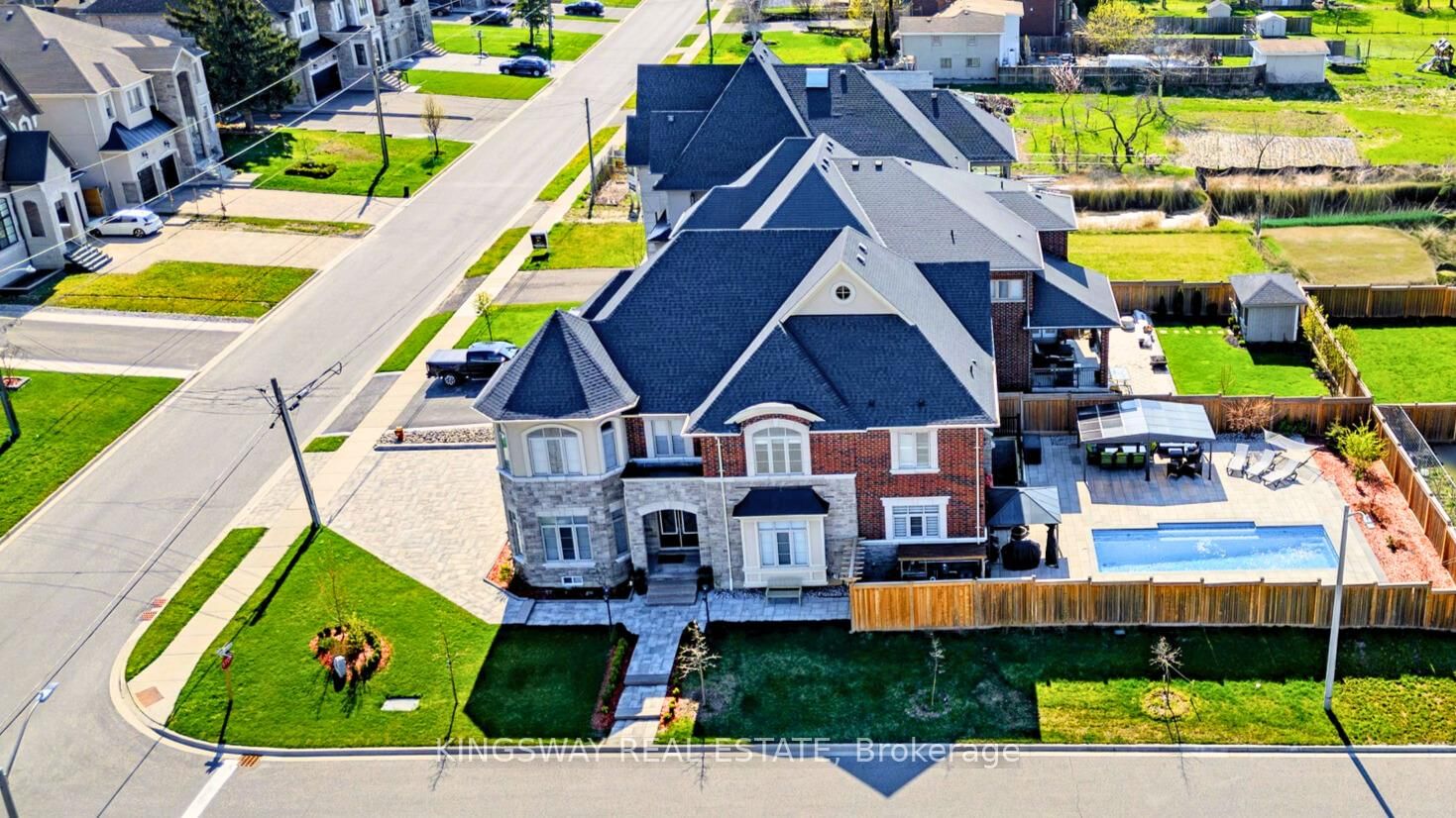 Detached House for sale at 70 Bond Crescent, Richmond Hill, Oak Ridges, L4E 3K4 - MLS: N11965737