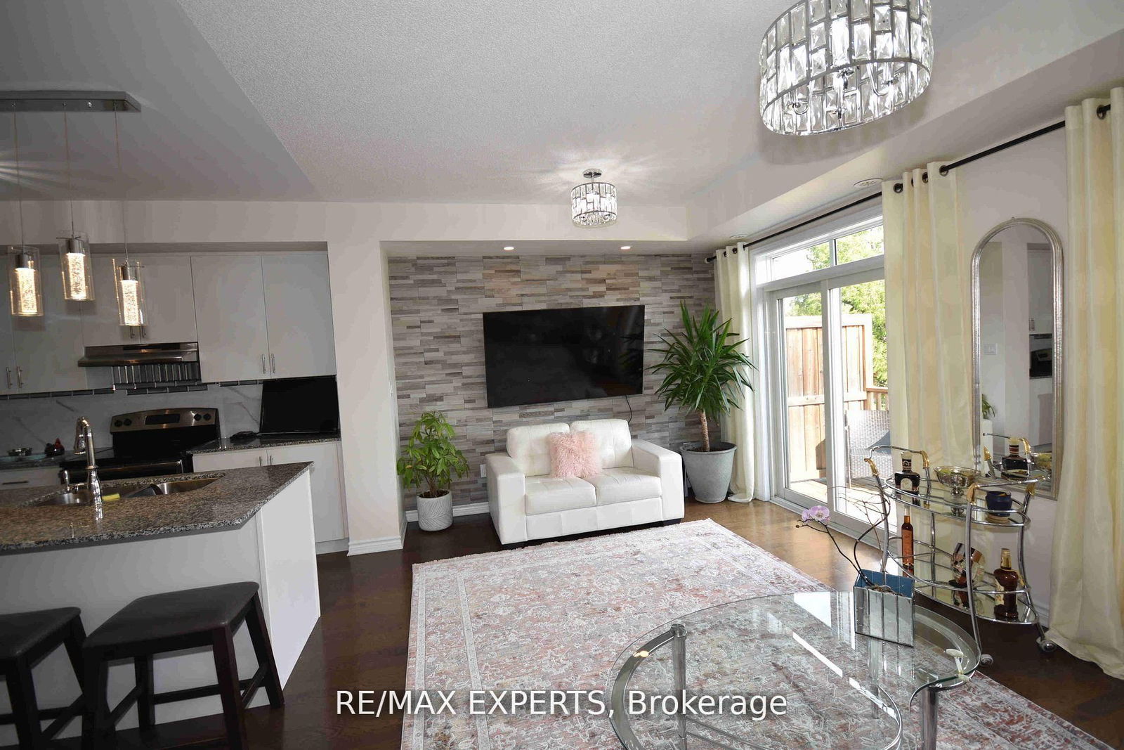 Townhouse leased at 11 City Park Circle, Vaughan, West Woodbridge, L4L 0H2 - MLS: N11966037