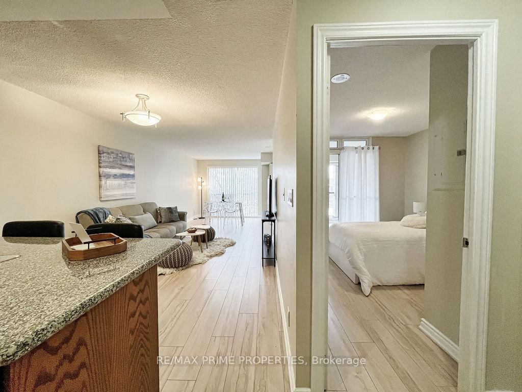 Condo sold at 221-18 Harding Boulevard, Richmond Hill, Harding, L4C 1S6 - MLS: N11966680