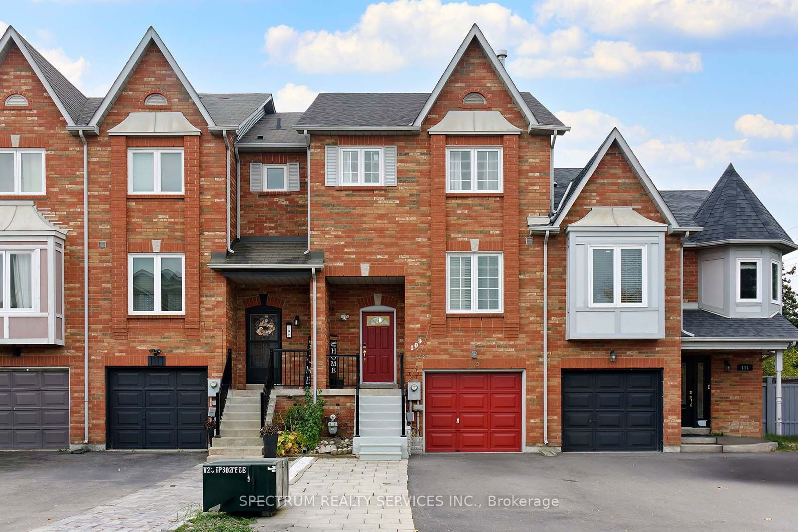 Townhouse sold at 109 Kelso Crescent, Vaughan, Maple, L6A 2K6 - MLS: N11967092