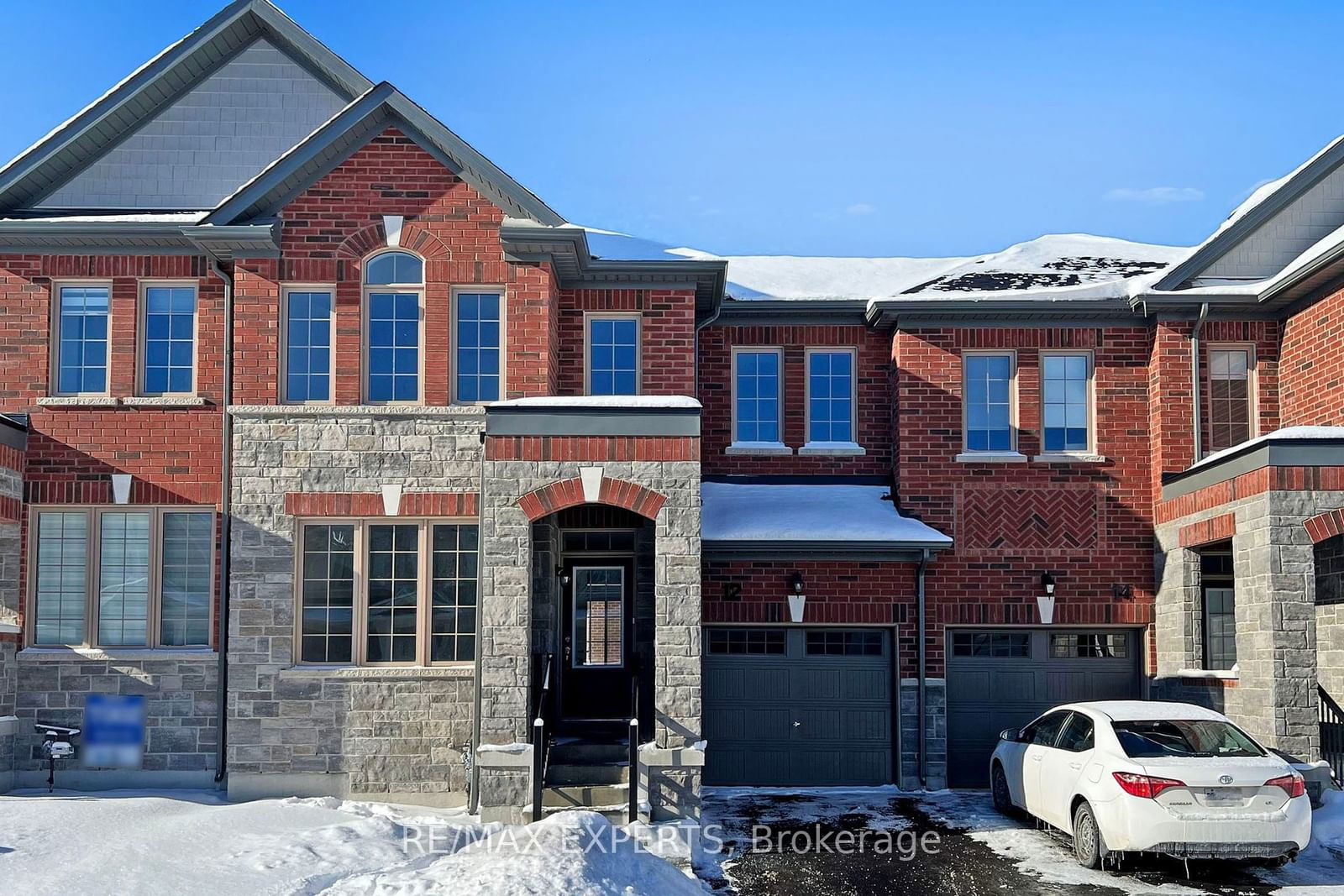 Townhouse sold at 12 Abeam Street, East Gwillimbury, Holland Landing, L6N 0W4 - MLS: N11967895