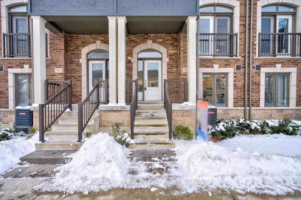 Townhouse sold at 105 Lichfield Road, Markham, Unionville, L3R 0W9 - MLS: N11968726