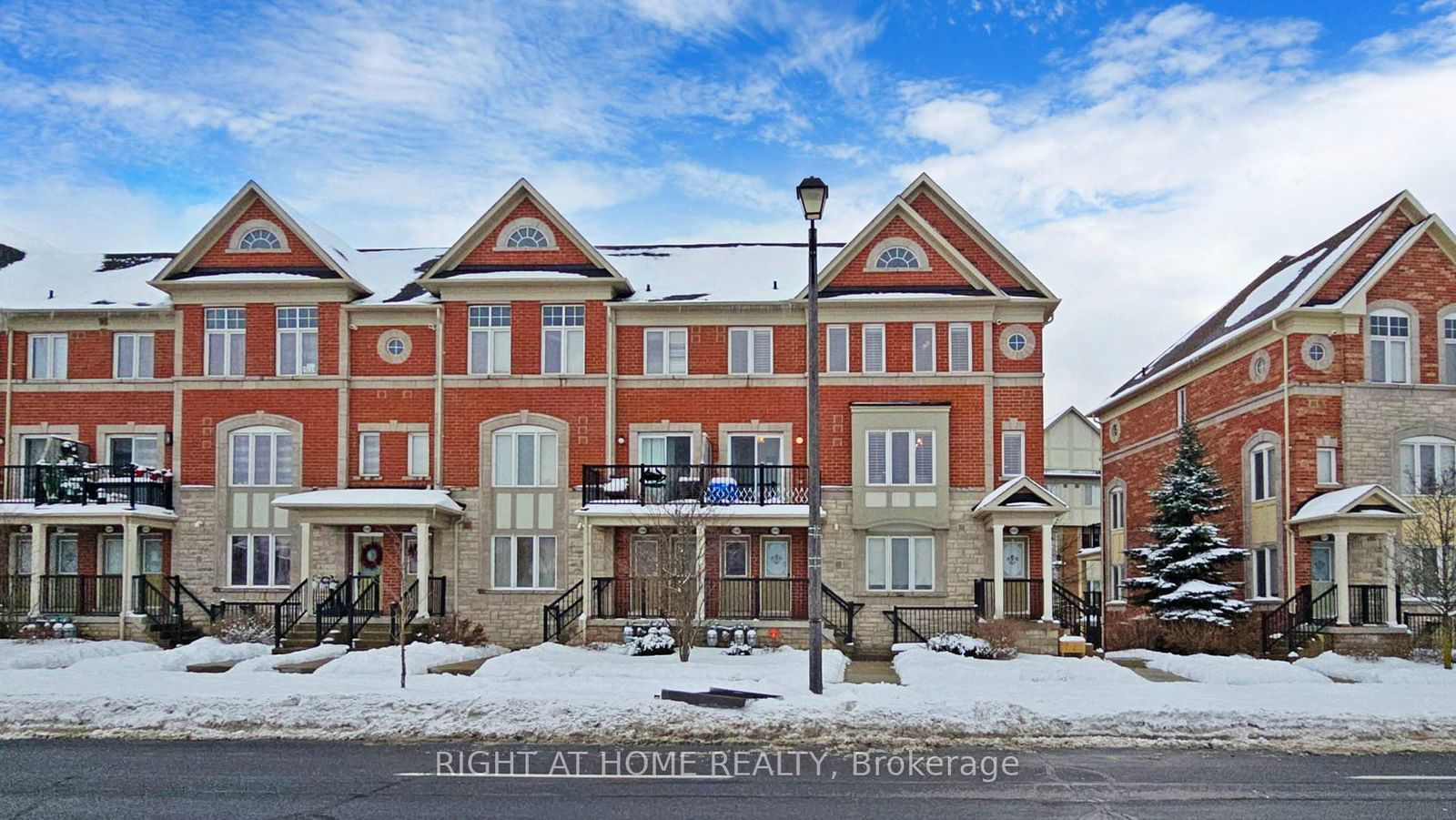 Townhouse sold at 2121 Bur Oak Avenue, Markham, Greensborough, L6E 0C5 - MLS: N11968944