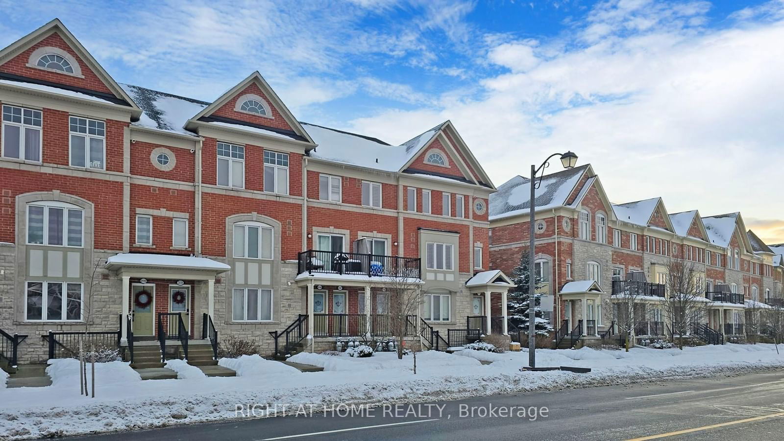 Townhouse sold at 2121 Bur Oak Avenue, Markham, Greensborough, L6E 0C5 - MLS: N11968944