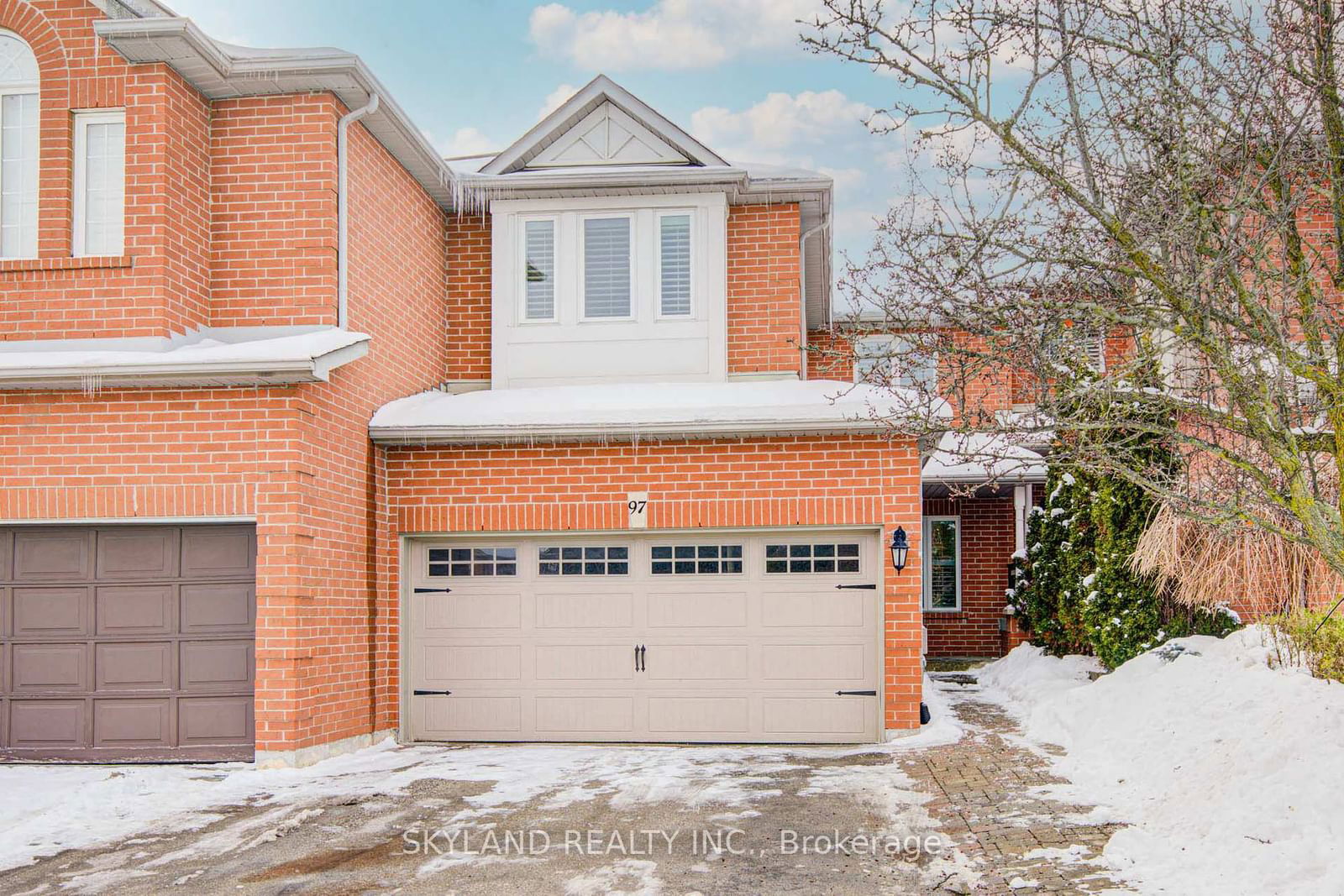 Townhouse sold at 97 Nottingham Drive, Richmond Hill, Westbrook, L4S 2A1 - MLS: N11969623