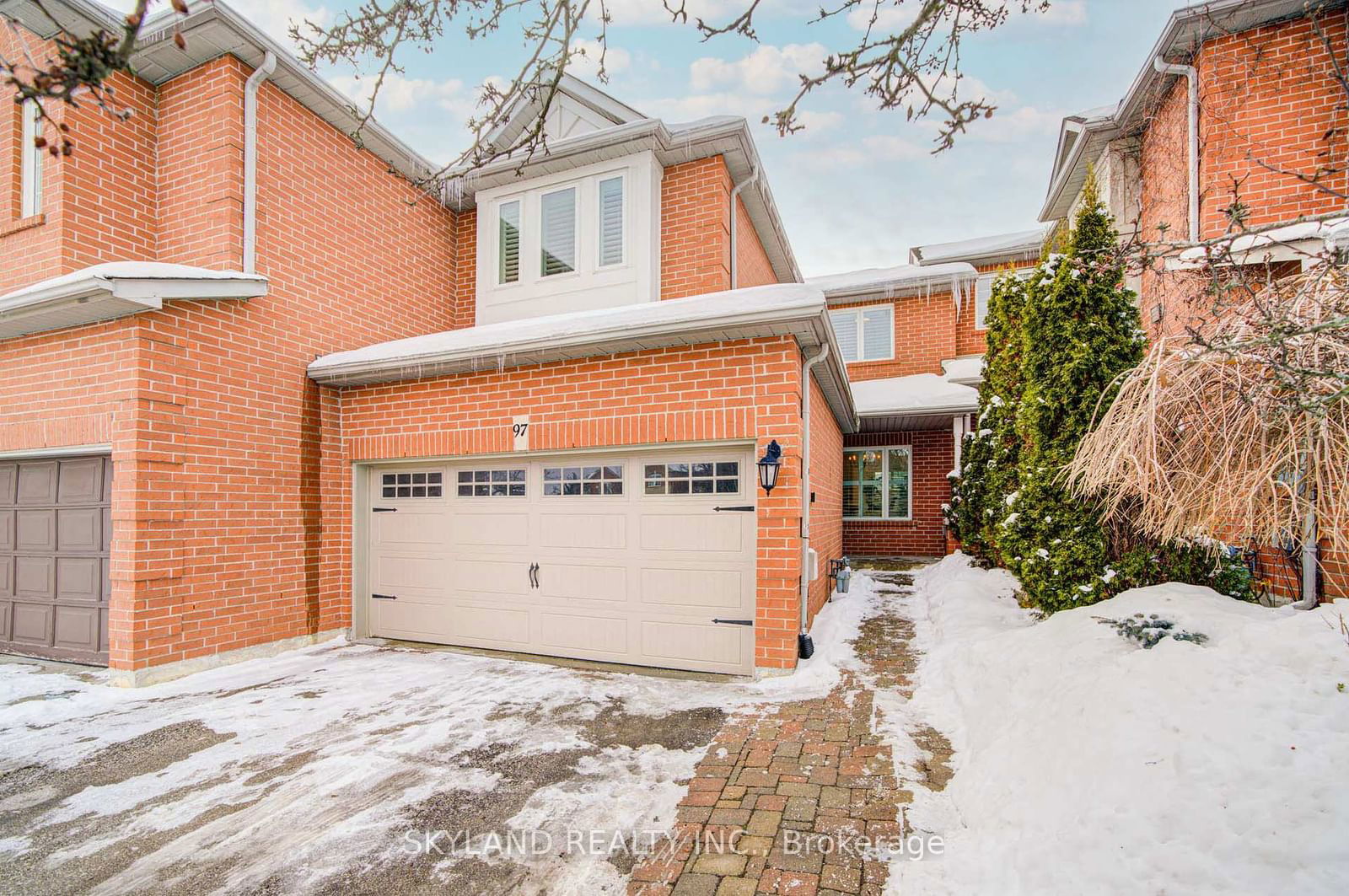 Townhouse sold at 97 Nottingham Drive, Richmond Hill, Westbrook, L4S 2A1 - MLS: N11969623