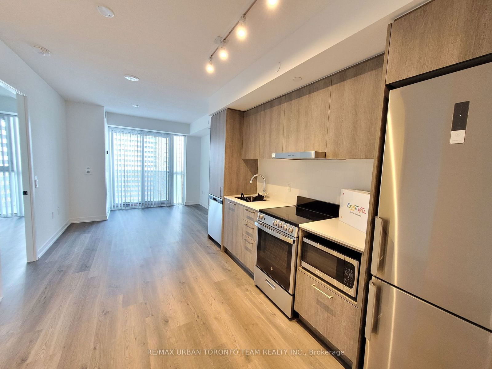 Condo for lease at 2216-195 Commerce Street, Vaughan, Vaughan Corporate Centre, L4K 0P9 - MLS: N11970381