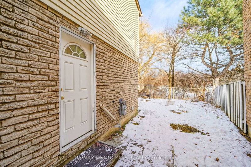 7 Mccrackin Crt, Vaughan, L4J 2T2 | Image 3