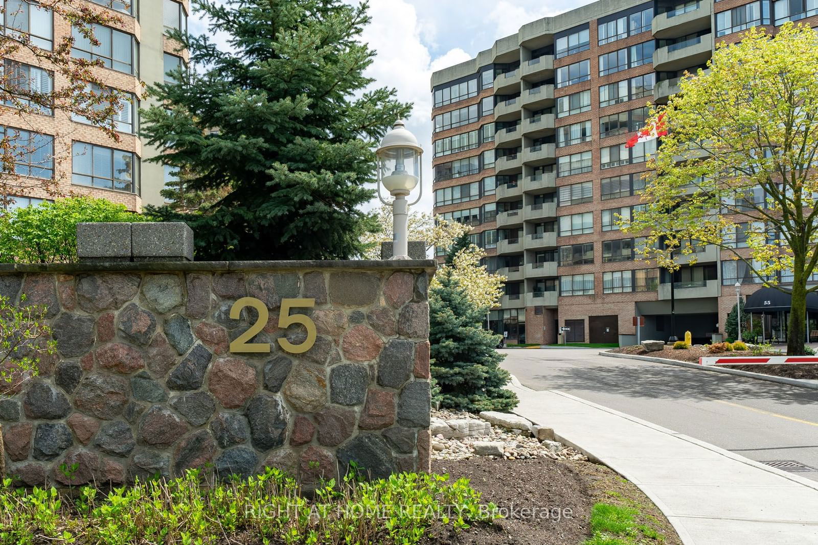 Condo for sale at 126-25 Austin Drive, Markham, Markville, L3R 8H4 - MLS: N11971351