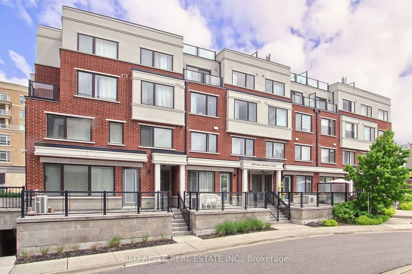 Townhouse for sale at 110-600 Alex Gardner Circle, Aurora, Aurora Village, L4G 3G5 - MLS: N11971539