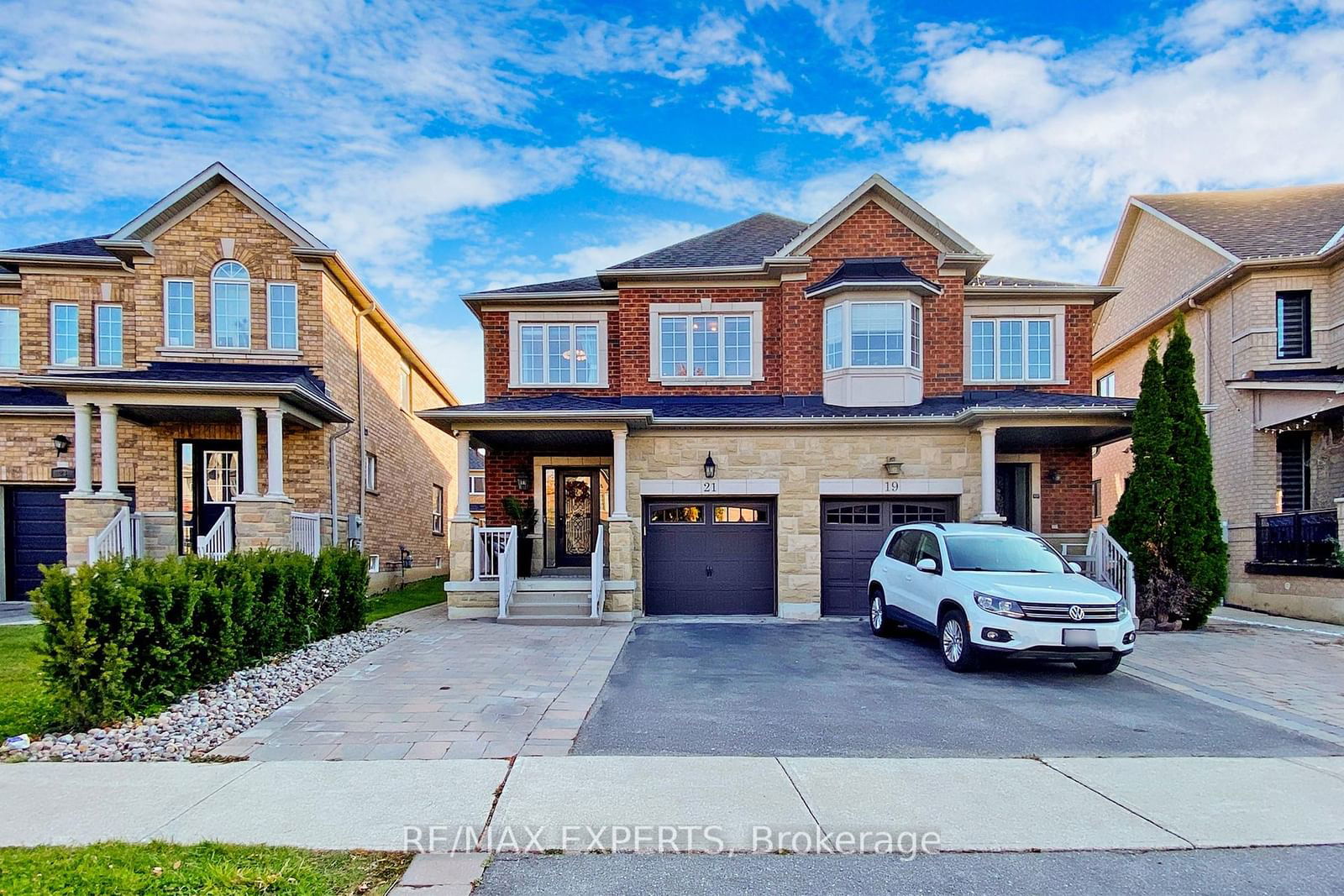 Semi-Detached House sold at 21 Twin Hills Crescent, Vaughan, Vellore Village, L4H 0G5 - MLS: N11971649