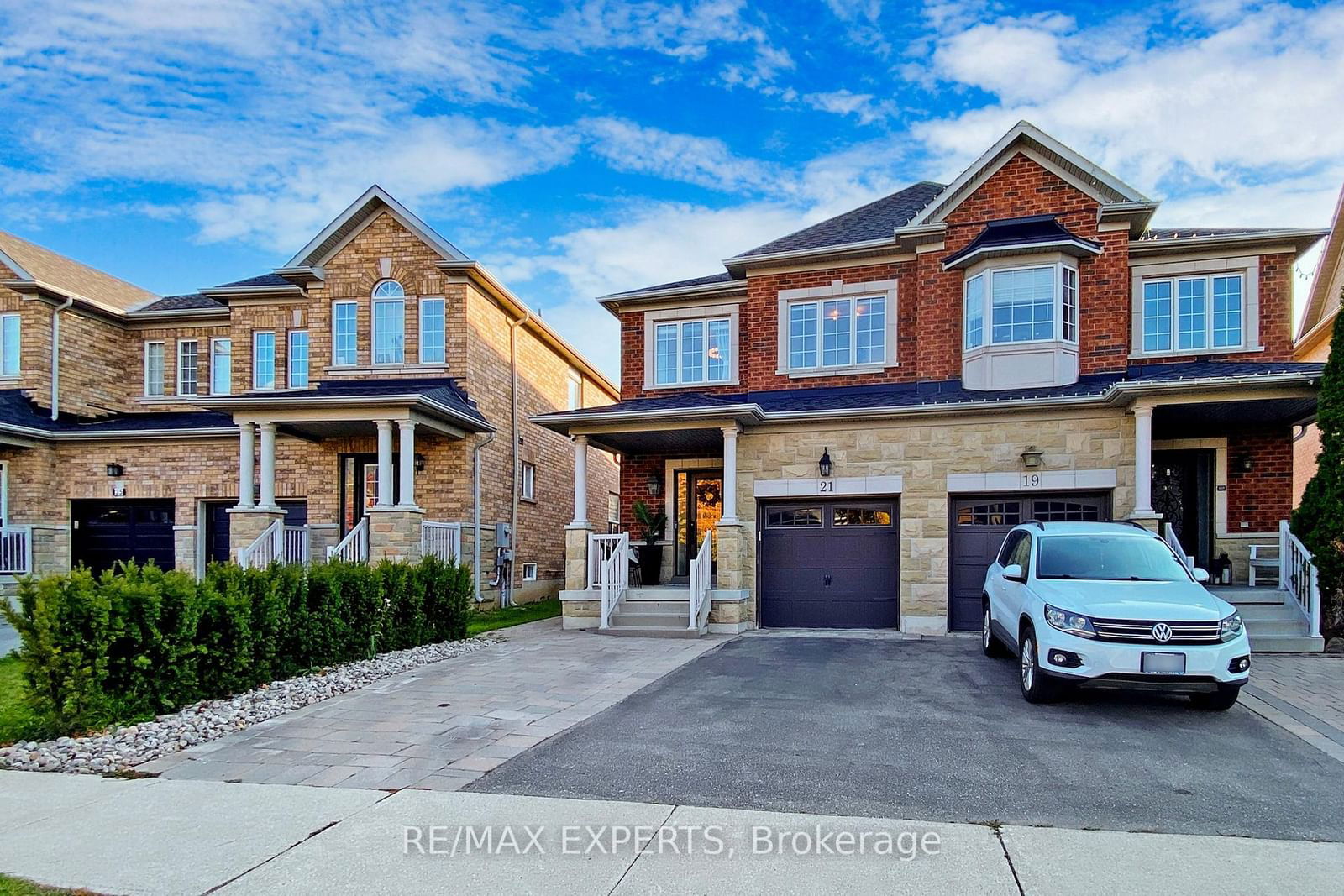 Semi-Detached House sold at 21 Twin Hills Crescent, Vaughan, Vellore Village, L4H 0G5 - MLS: N11971649