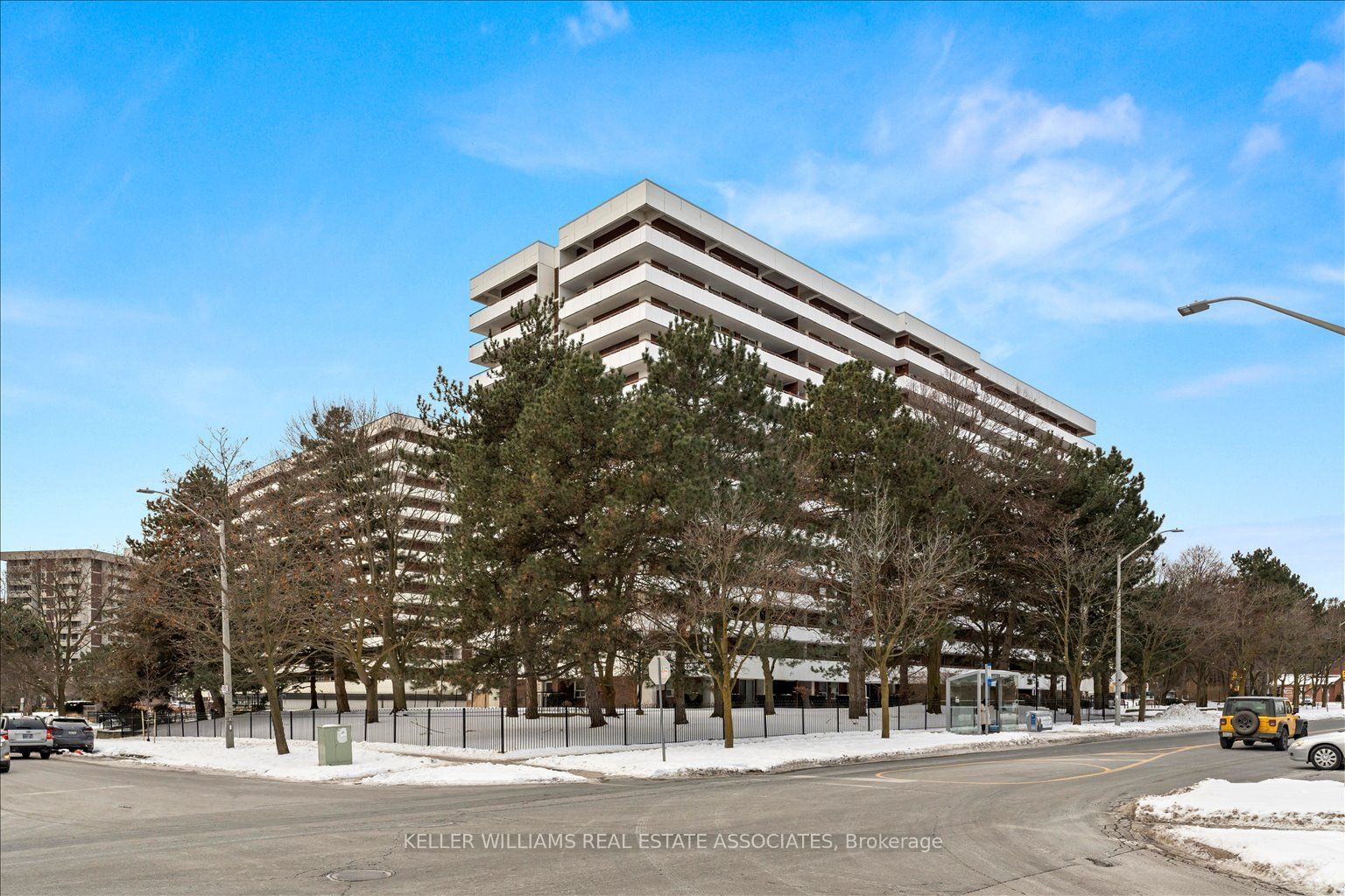 Condo for sale at 302-1 Royal Orchard Boulevard, Markham, Royal Orchard, L3T 3C2 - MLS: N11971914