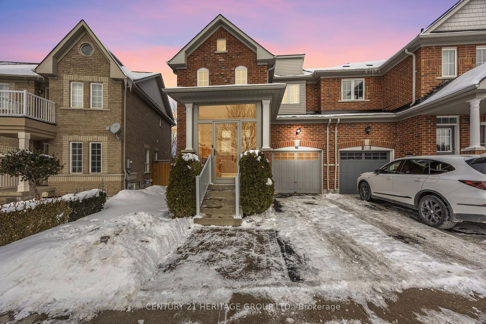 Townhouse sold at 96 Dovetail Drive, Richmond Hill, Oak Ridges Lake Wilcox, L4E 5A7 - MLS: N11971971