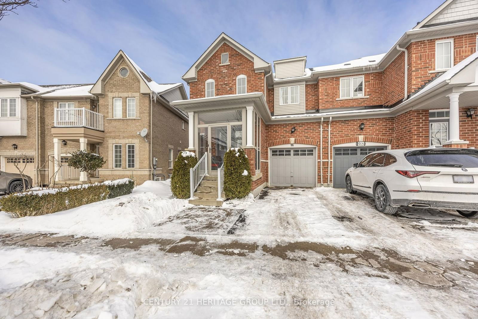 Townhouse sold at 96 Dovetail Drive, Richmond Hill, Oak Ridges Lake Wilcox, L4E 5A7 - MLS: N11971971