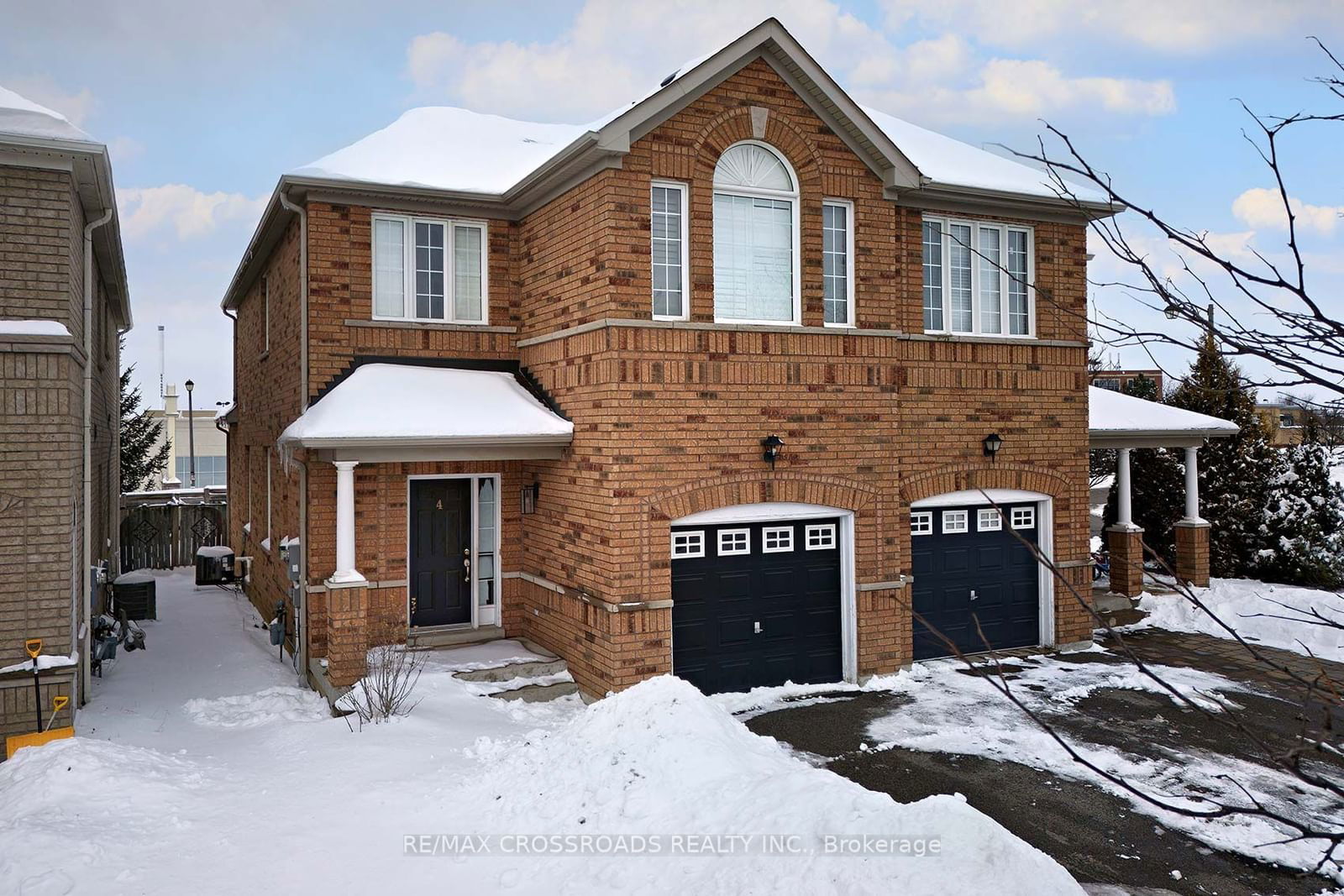 Semi-Detached House for sale at 4 Blue Meadow Court, Markham, Box Grove, L6B 0H9 - MLS: N11973193