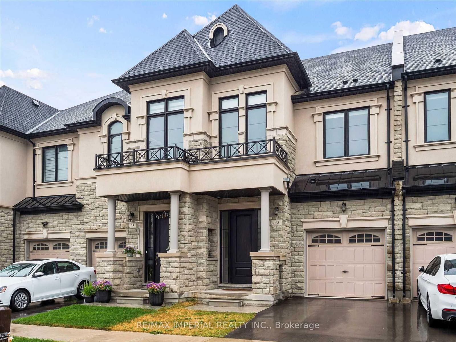 Townhouse leased at 33 Hilts Drive, Richmond Hill, Rural Richmond Hill, L4S 0J2 - MLS: N11973299