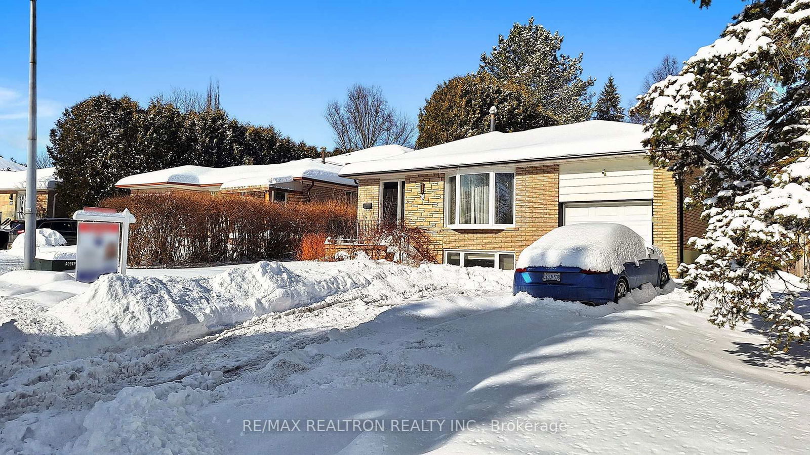 Building at 6 Hammond Drive, Aurora, Aurora Heights