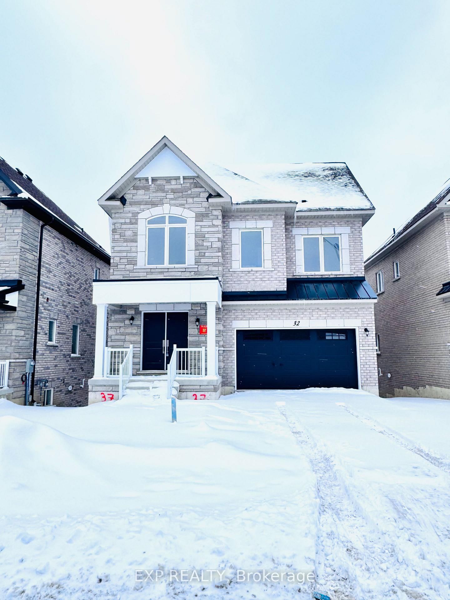 Detached House for lease at 32 mapleton Street, Richmond Hill, Oak Ridges, L4E 1N1 - MLS: N11973921