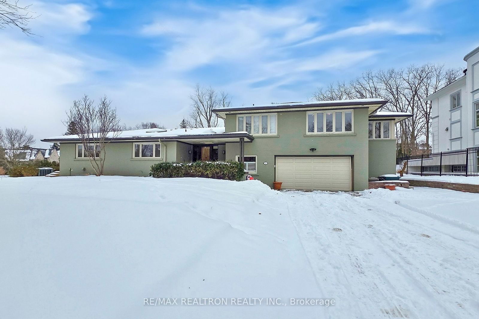 Detached House for sale at 10 Thornbank Road, Vaughan, Uplands, L4J 2A2 - MLS: N11974110