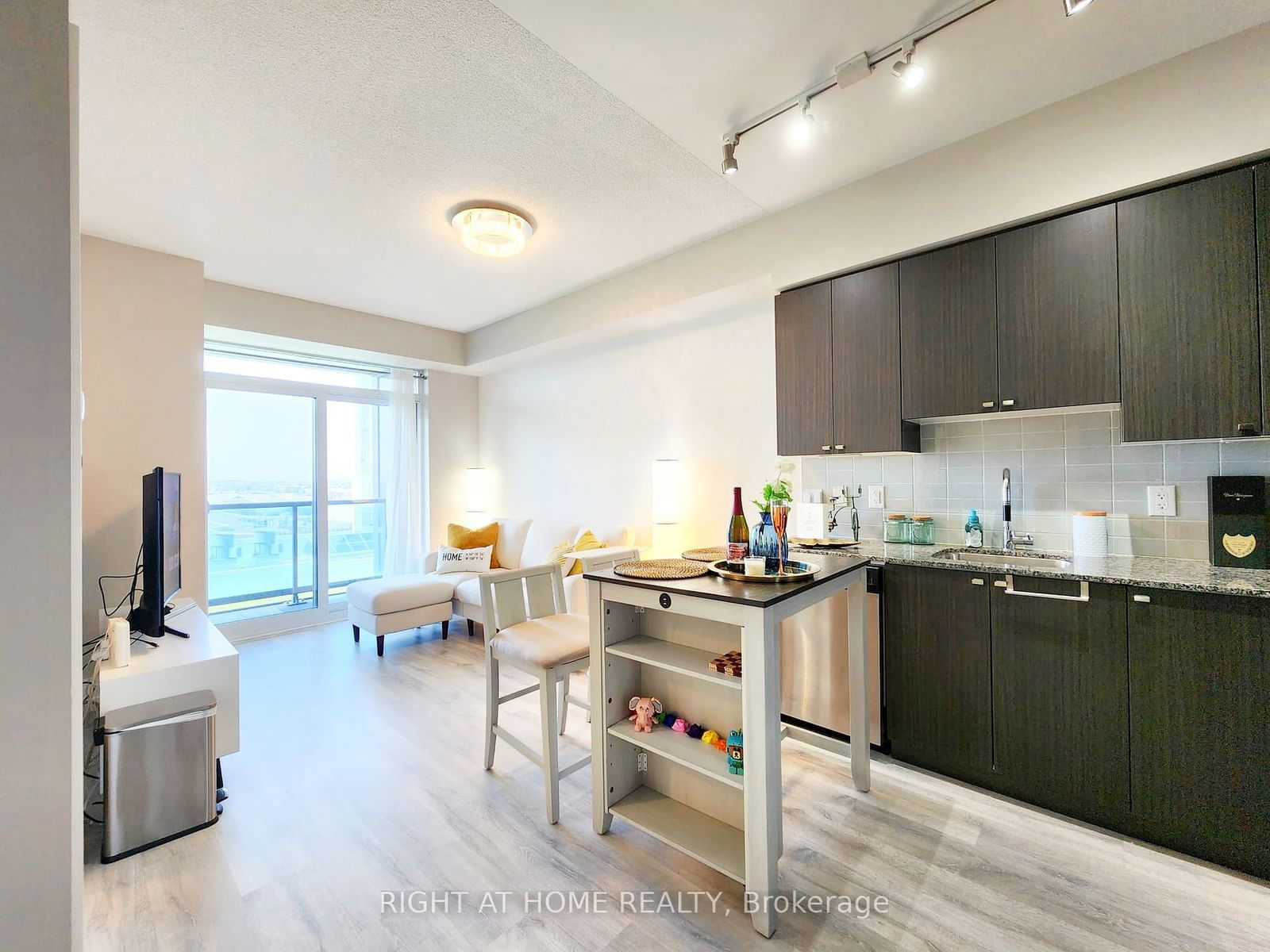 Condo for sale at 510-3700 Highway 7 Road, Vaughan, East Woodbridge, L4L 0G8 - MLS: N11974487