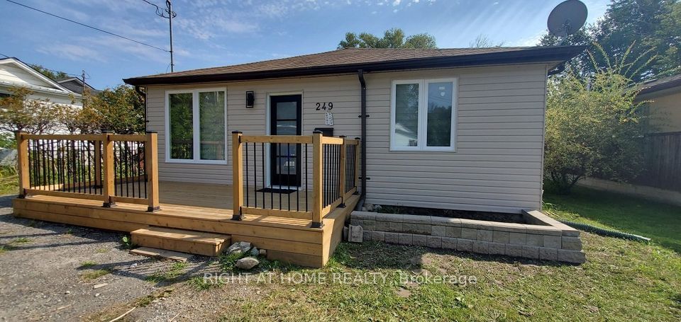 Detached House for lease at 249 Elm Avenue, Georgina, Keswick South, L4P 2V4 - MLS: N11974536