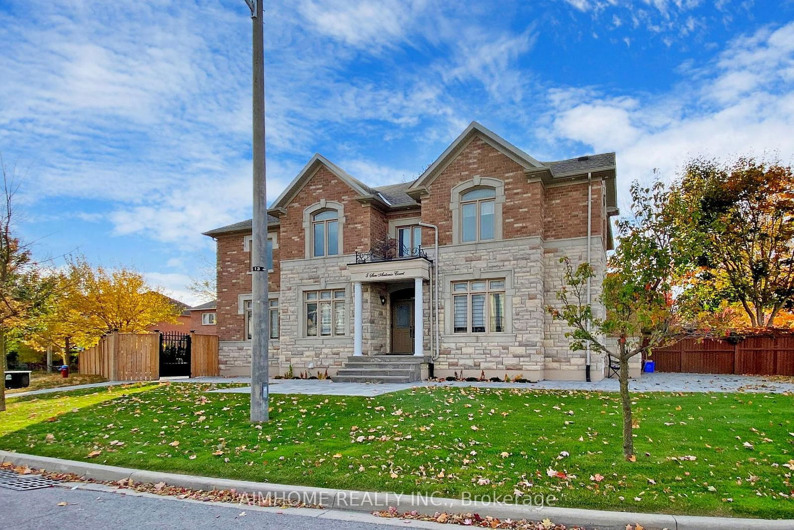 Detached House for sale at 5 San Antonio Court, Richmond Hill, Oak Ridges, L4E 4A8 - MLS: N11974587