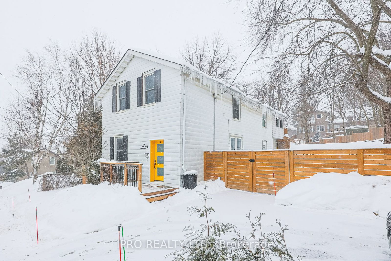 Building at 19051 Centre Street, East Gwillimbury, Mt Albert