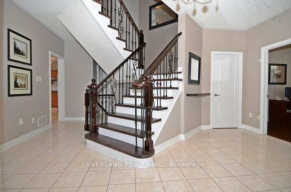 1bdr119 Alamo Heights Dr, Richmond Hill, L4S 2W6 | Image 3