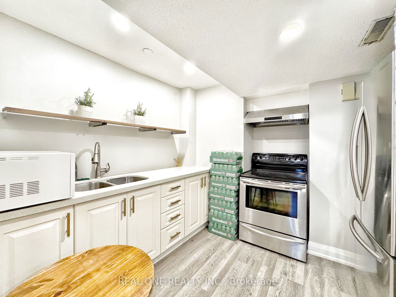 Detached House for lease at 68 new seabury Drive, Vaughan, Glen Shields, L4K 2B8 - MLS: N11975046