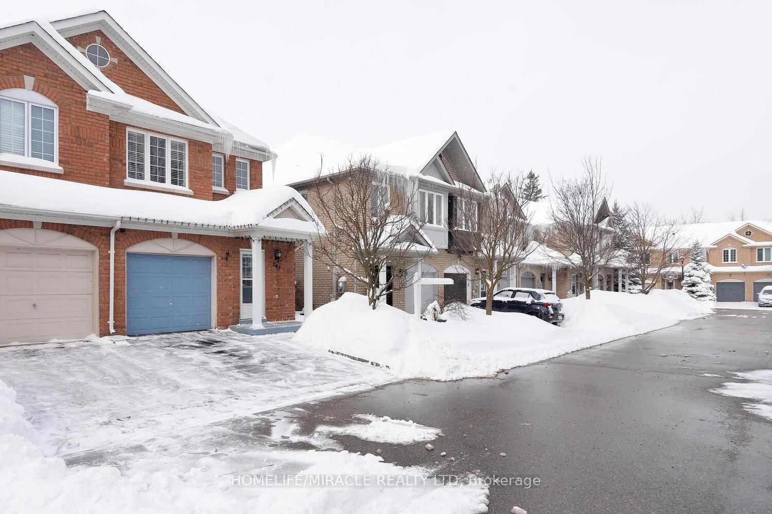 Townhouse for sale at 243 Tom Taylor Crescent, Newmarket, Summerhill Estates, L3X 3E9 - MLS: N11975566