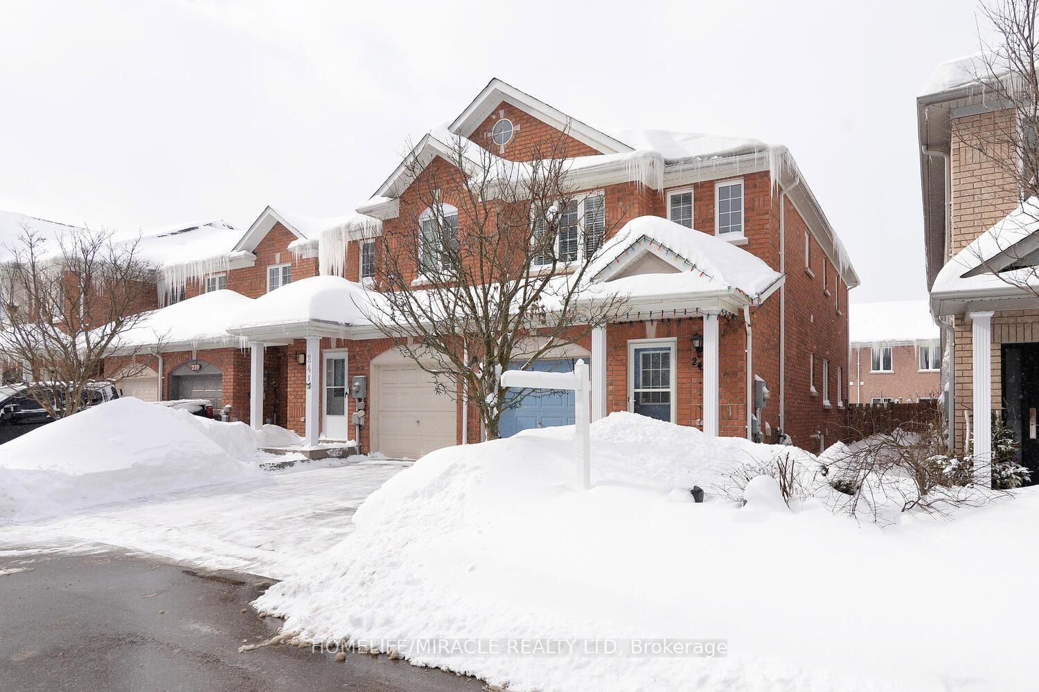 Townhouse for sale at 243 Tom Taylor Crescent, Newmarket, Summerhill Estates, L3X 3E9 - MLS: N11975566