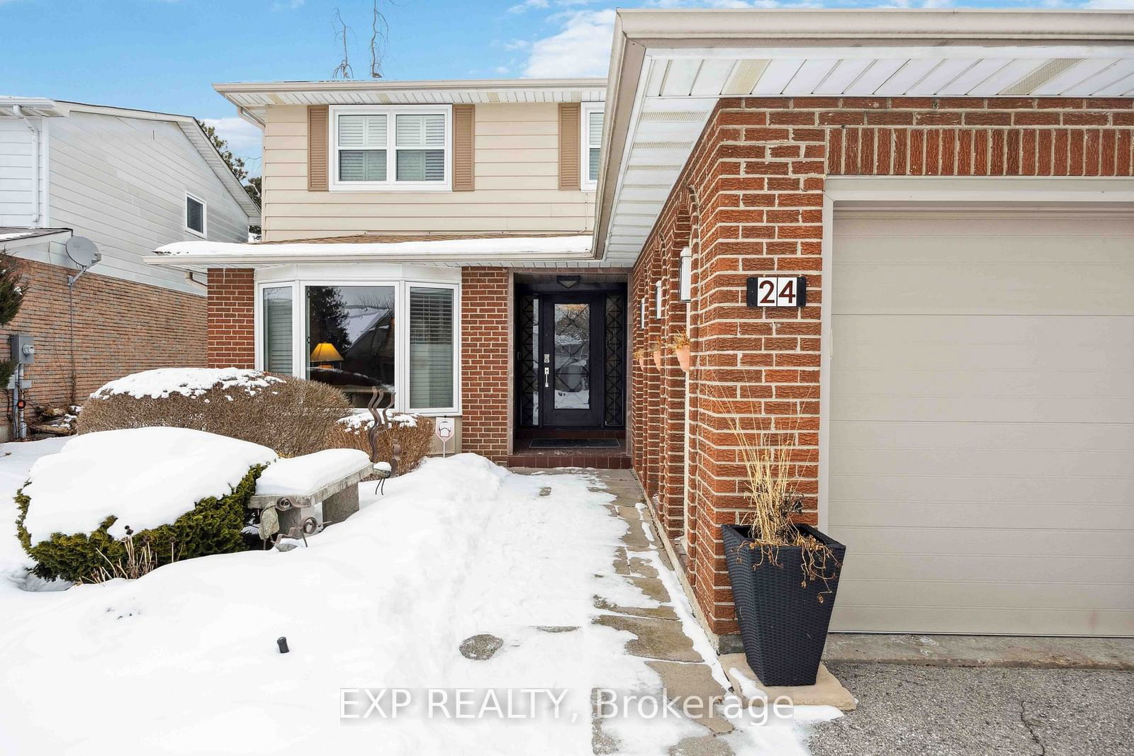 Detached House for sale at 24 German Mills Road, Markham, German Mills, L3T 4H5 - MLS: N11975820