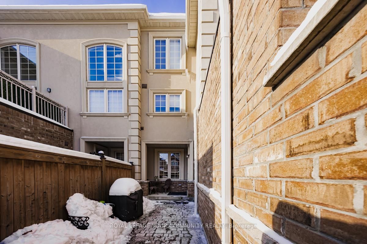 Townhouse sold at 17 Poetry Drive, Vaughan, Vellore Village, L4H 3P8 - MLS: N11975840