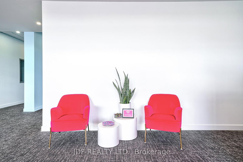 118 - 14800 Yonge St, Aurora, L4G 1N3 | Image 2