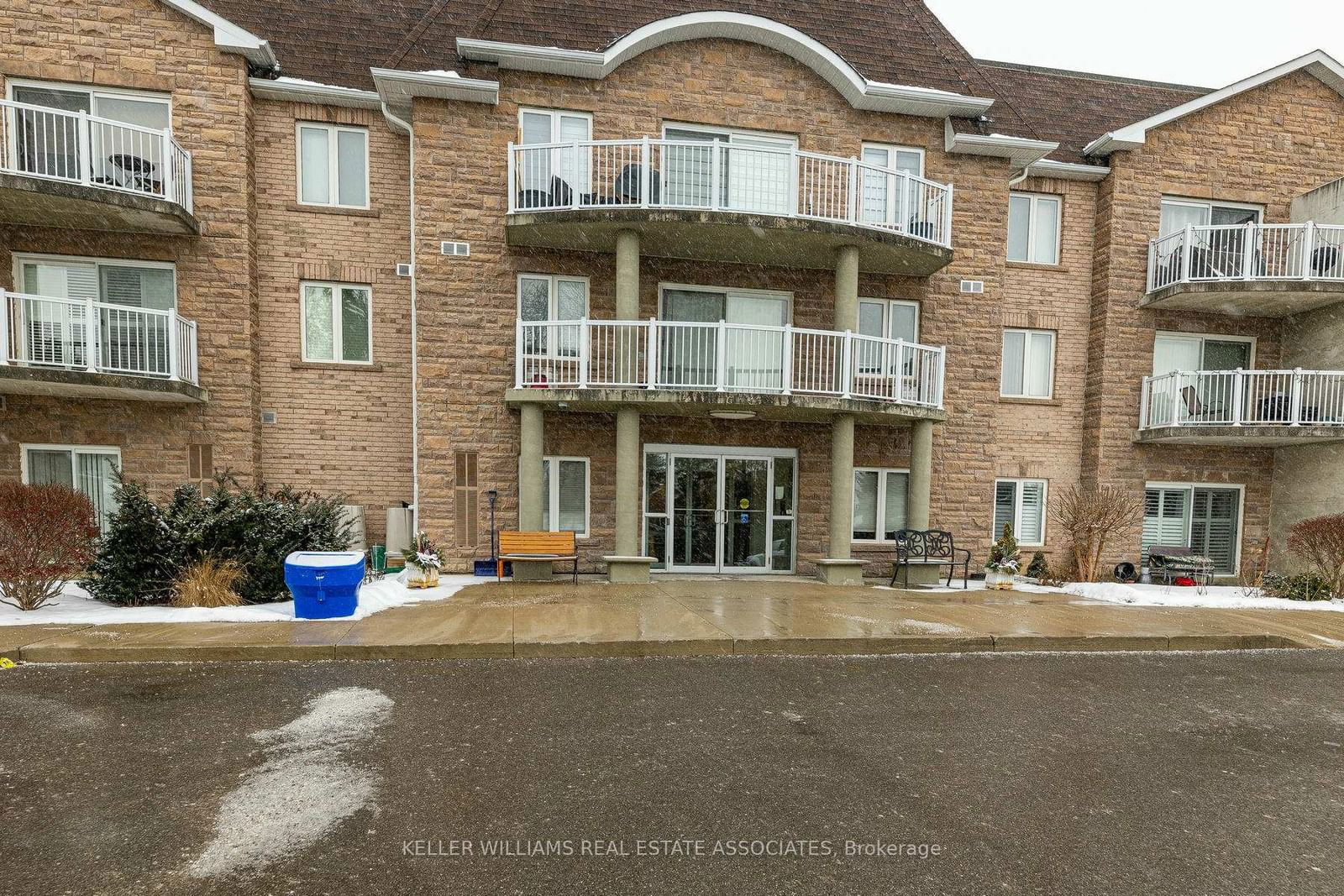 Condo for sale at 120-32 Church Street, King, Schomberg, L0G 1T0 - MLS: N11976211