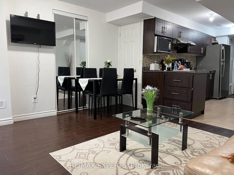 Unit B - 33 Saltspring Dr, Markham, L6E 2H1 | Image 3