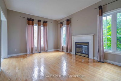 33 Saltspring Dr, Markham - Greensborough image-0-2