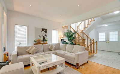 16 Rawlings Ave, Richmond Hill - Devonsleigh image-0-2