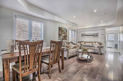 19 Harvest Hills Blvd, Newmarket - Woodland Hill image-0-3