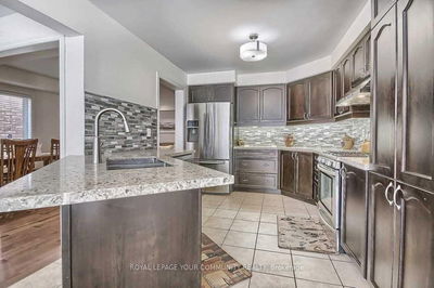 19 Harvest Hills Blvd, Newmarket - Woodland Hill image-0-4