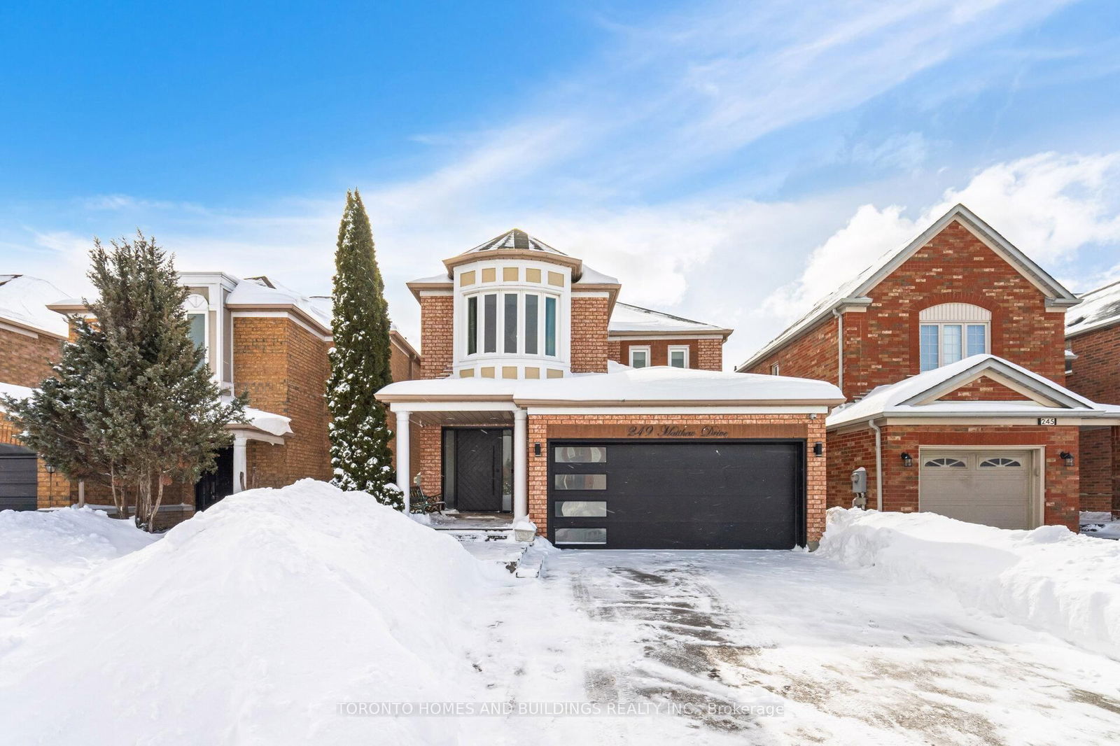 Detached House sold at 249 Matthew Drive, Vaughan, East Woodbridge, L4L 9B4 - MLS: N11977827